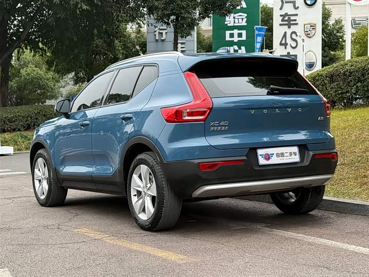 Фото 4 - Volvo XC40