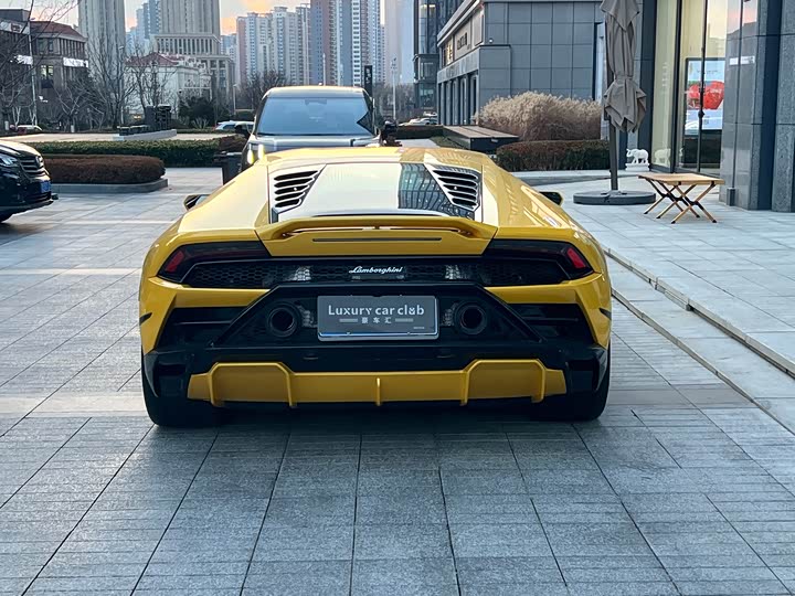 Фото 3 - Lamborghini Huracán