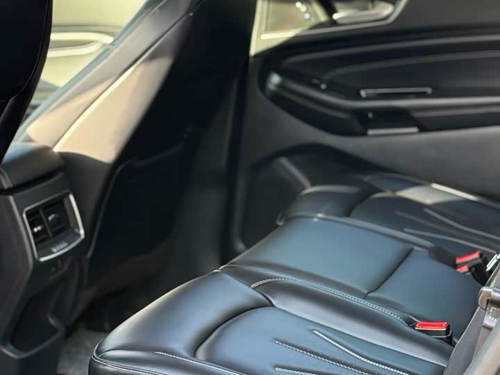 Фото 6 - Ford Edge