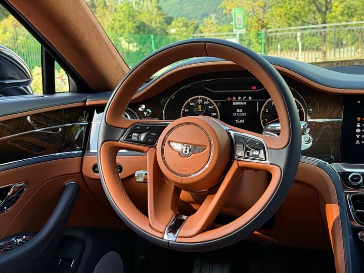 Фото 9 - Bentley Flying Spur