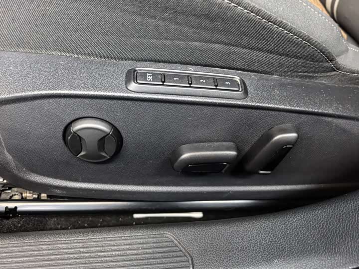 Фото 9 - Volkswagen Golf