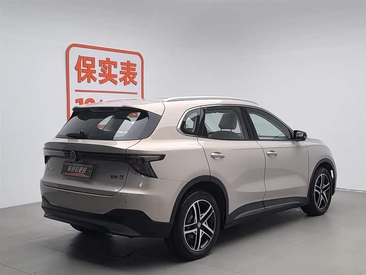 Фото 2 - MG Motor ES5