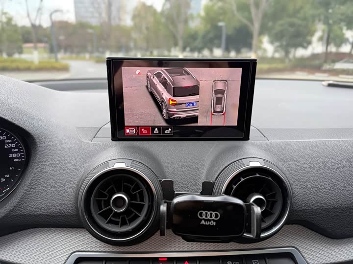 Фото 6 - Audi Q2L