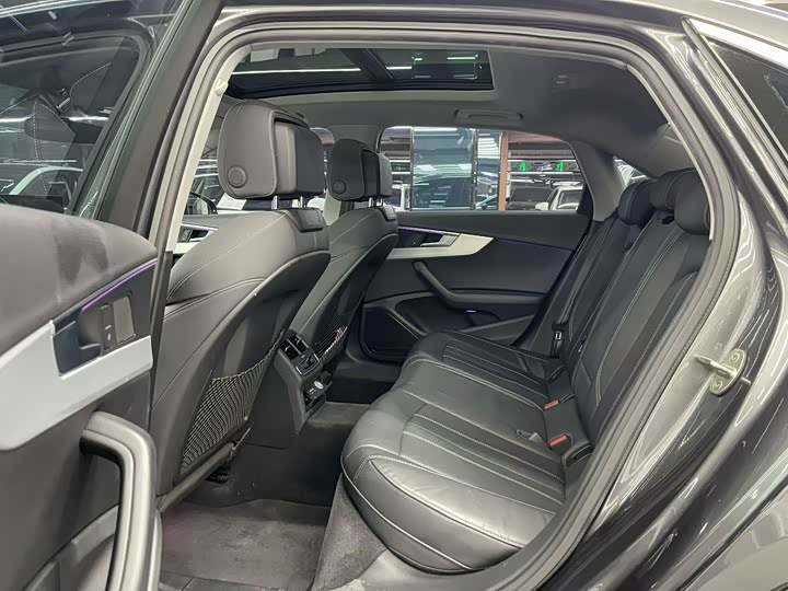 Фото 6 - Audi A4L