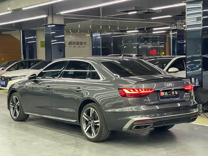 Фото 7 - Audi A4L