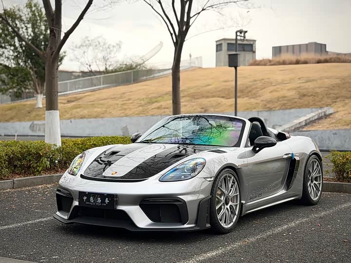 Фото 1 - Porsche 718