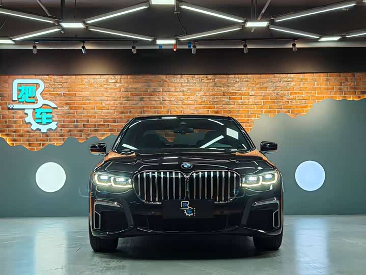 Фото 2 - BMW 7 Series