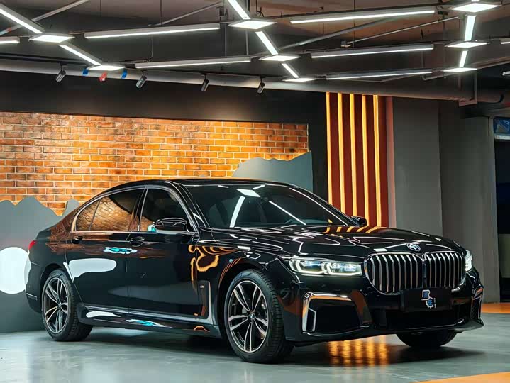 Фото 3 - BMW 7 Series