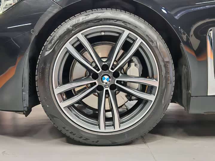 Фото 7 - BMW 7 Series