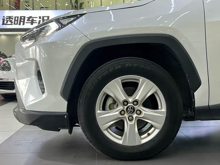 Фото 3 - Toyota RAV4