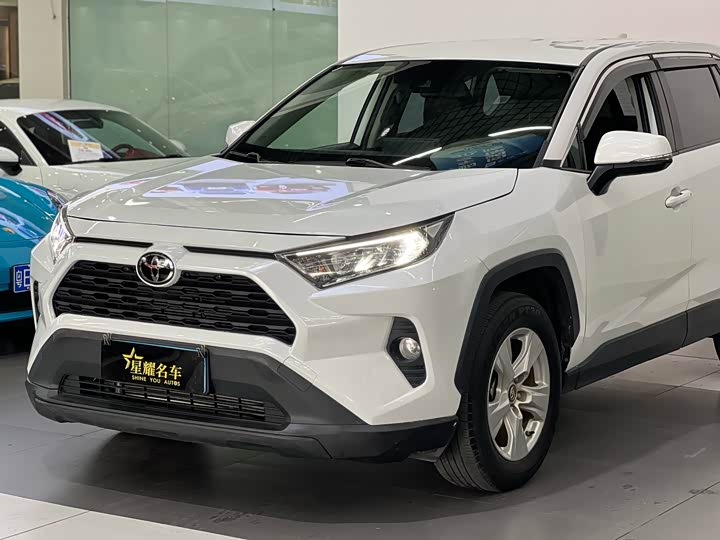 Фото 5 - Toyota RAV4