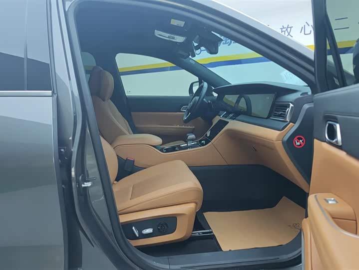 Фото 8 - LiXiang One