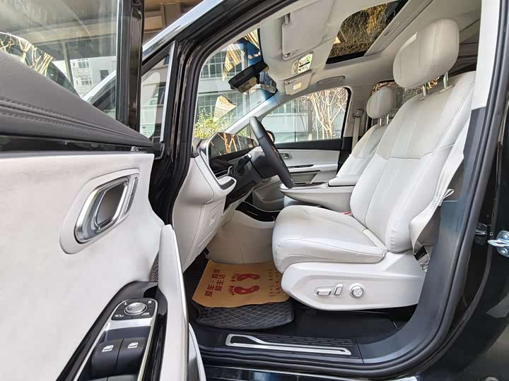 Фото 7 - Maxus Mifa 9