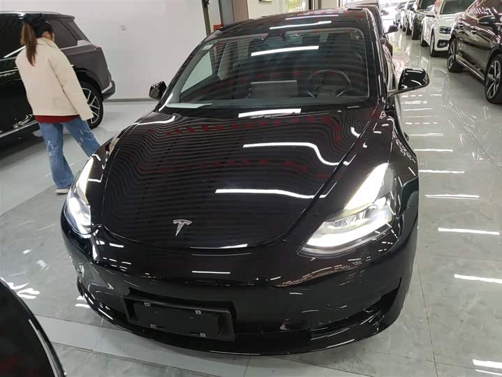 Фото 3 - Tesla Model 3