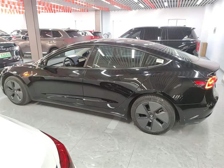 Фото 5 - Tesla Model 3