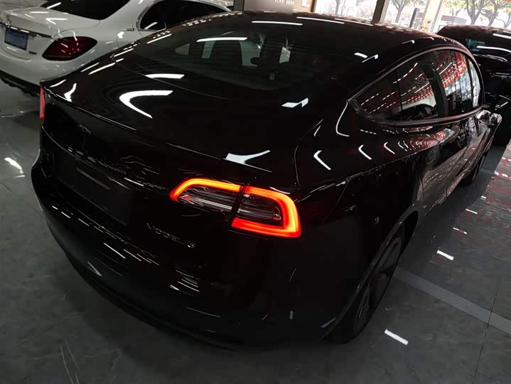 Фото 7 - Tesla Model 3