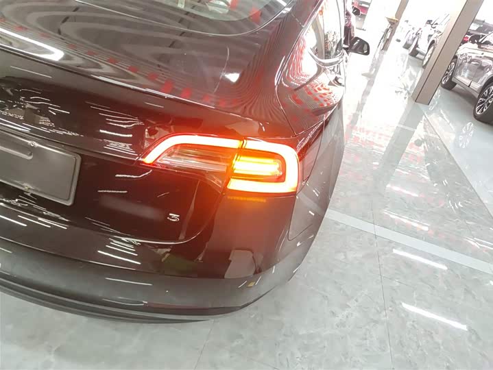 Фото 8 - Tesla Model 3