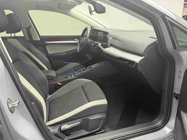 Фото 3 - Volkswagen Golf