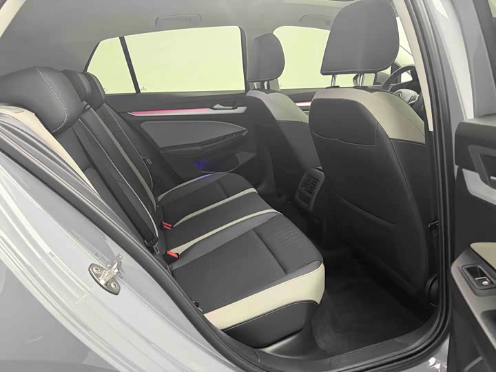 Фото 6 - Volkswagen Golf