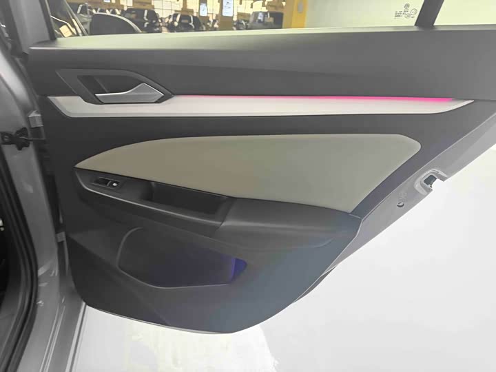 Фото 7 - Volkswagen Golf