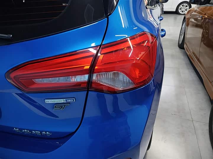 Фото 8 - Ford Focus