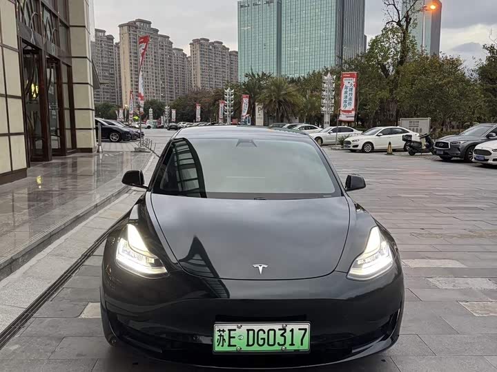 Фото 2 - Tesla Model 3