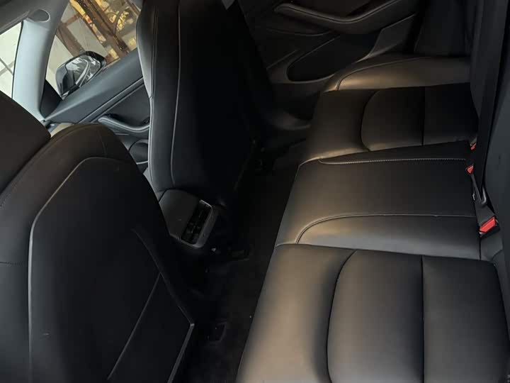 Фото 9 - Tesla Model 3