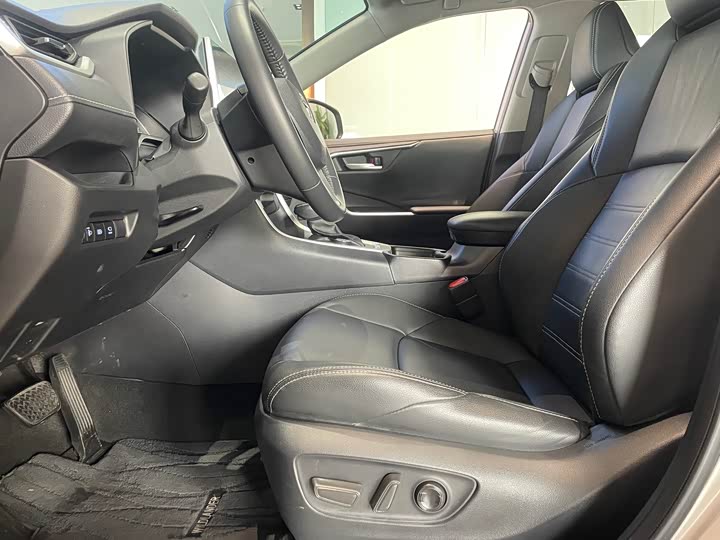 Фото 6 - Toyota Wildlander