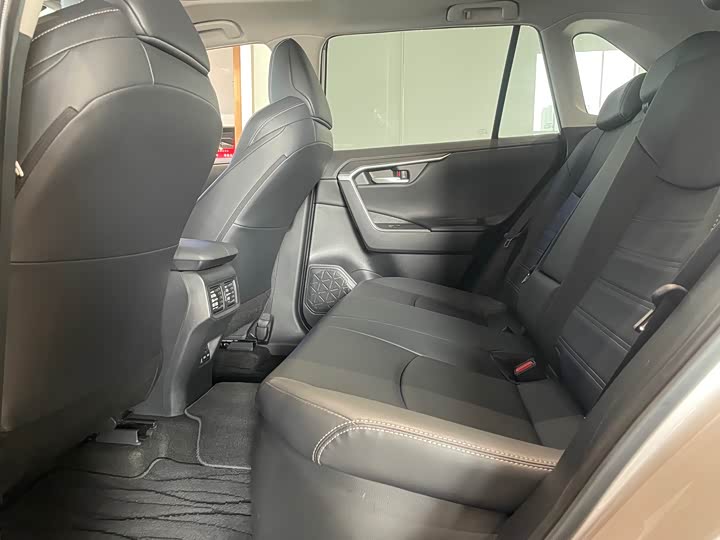 Фото 7 - Toyota Wildlander