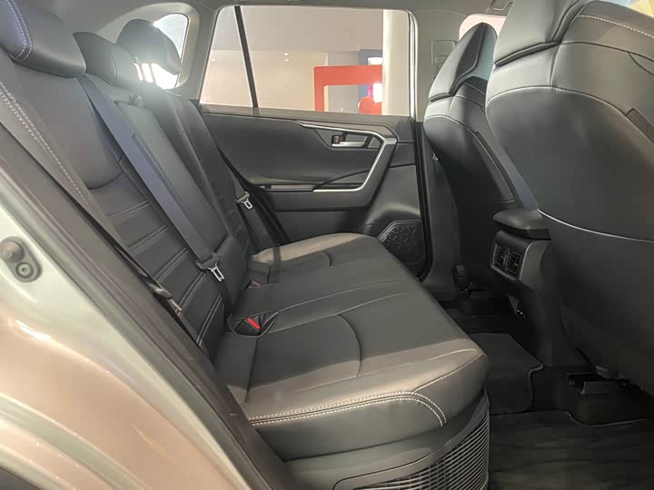 Фото 8 - Toyota Wildlander