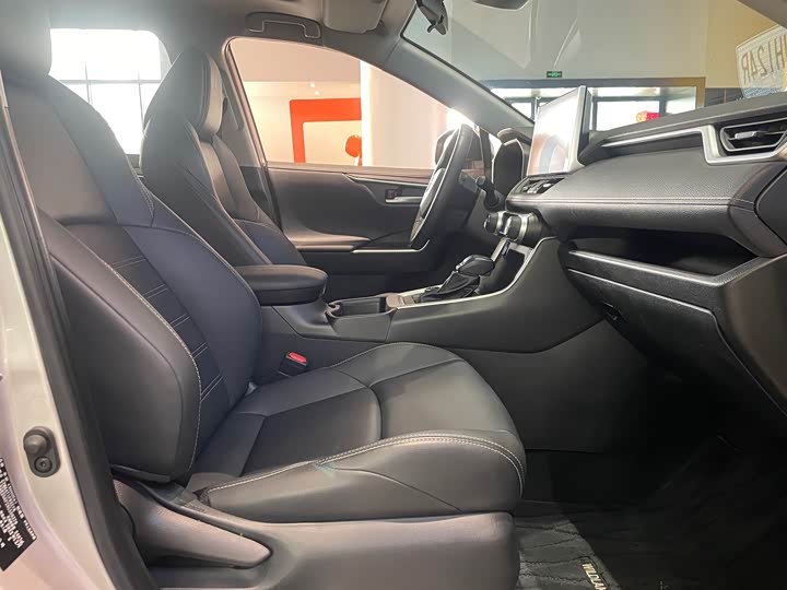 Фото 9 - Toyota Wildlander