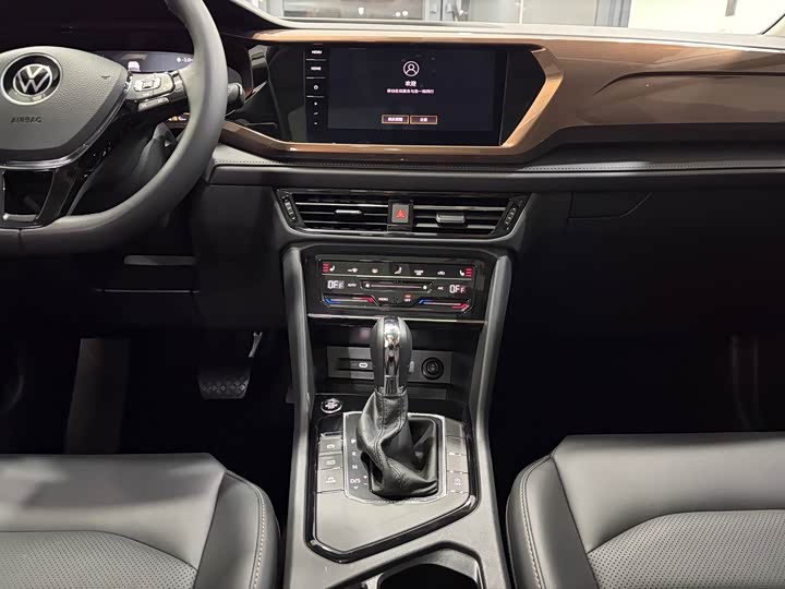 Фото 9 - Volkswagen Tharu