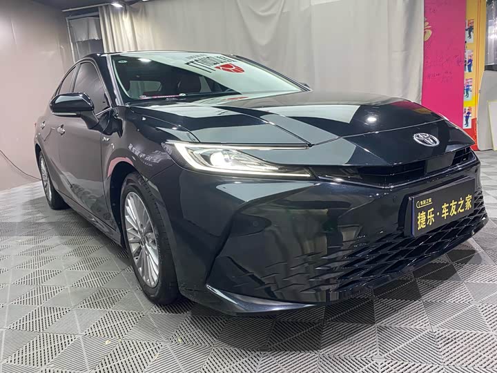 Фото 3 - Toyota Camry