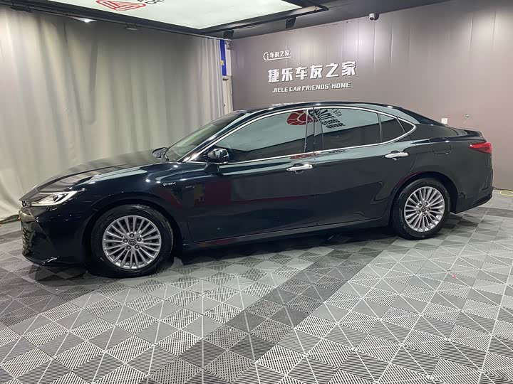 Фото 4 - Toyota Camry