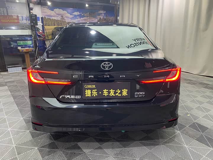 Фото 6 - Toyota Camry