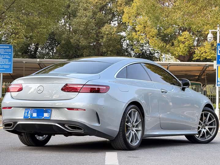 Фото 3 - Mercedes-Benz E-Class