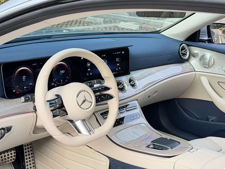 Фото 7 - Mercedes-Benz E-Class