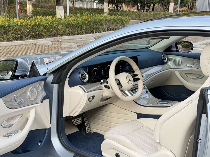 Фото 8 - Mercedes-Benz E-Class