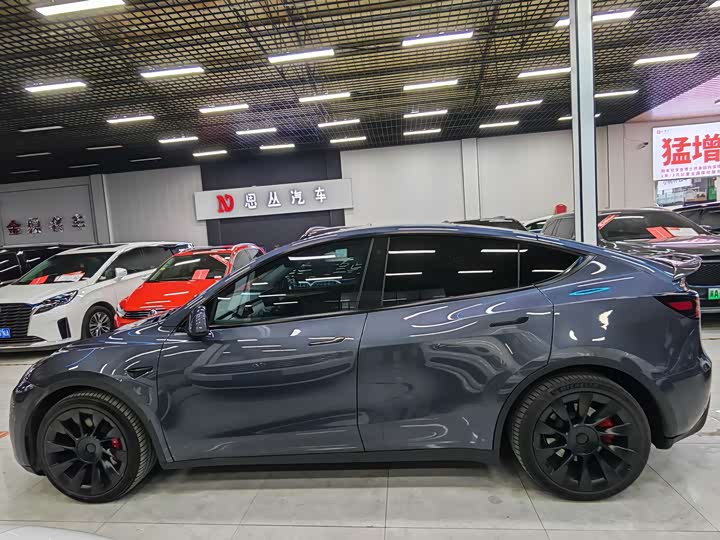 Фото 8 - Tesla Model Y