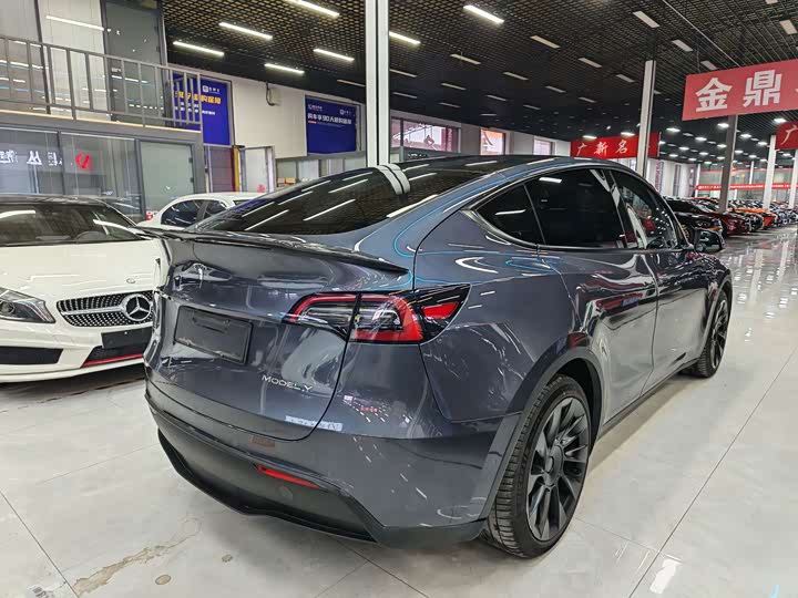 Фото 9 - Tesla Model Y