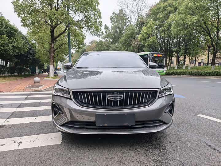 Фото 2 - Geely Emgrand