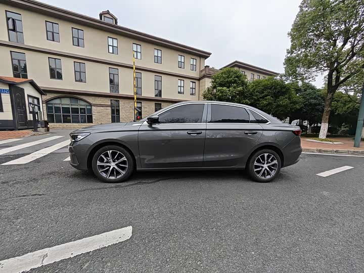 Фото 4 - Geely Emgrand