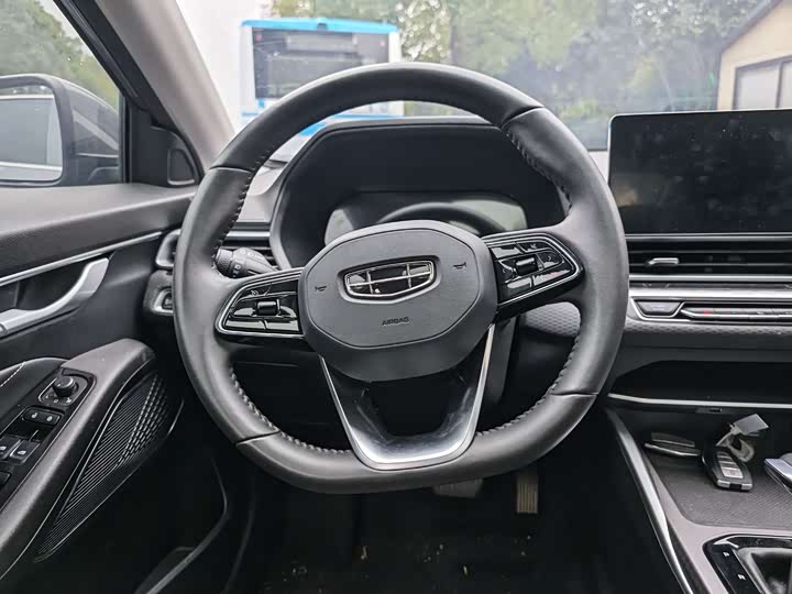 Фото 9 - Geely Emgrand
