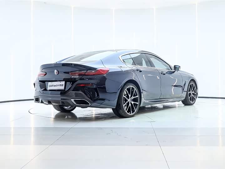 Фото 5 - BMW 8 Series