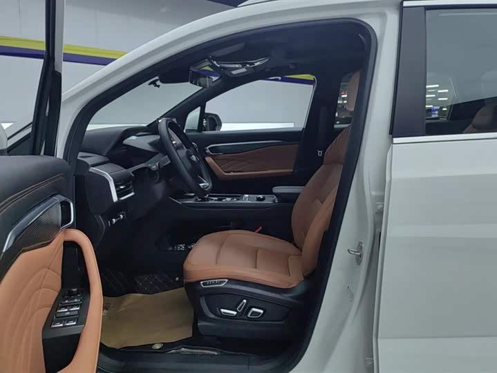 Фото 9 - Geely Okavango L