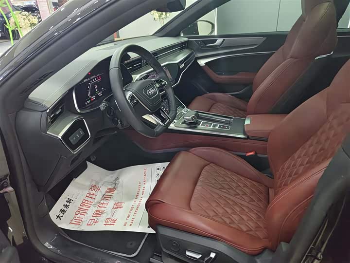 Фото 9 - Audi A7L