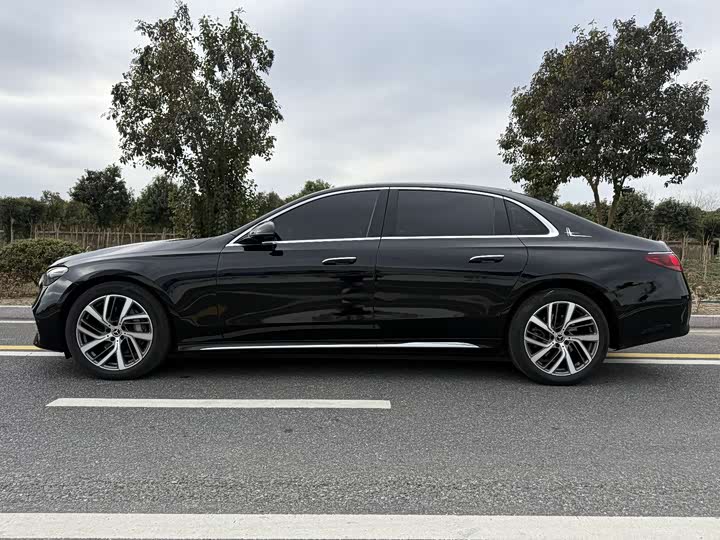 Фото 3 - Mercedes-Benz E-Class