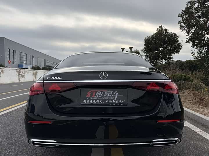 Фото 4 - Mercedes-Benz E-Class