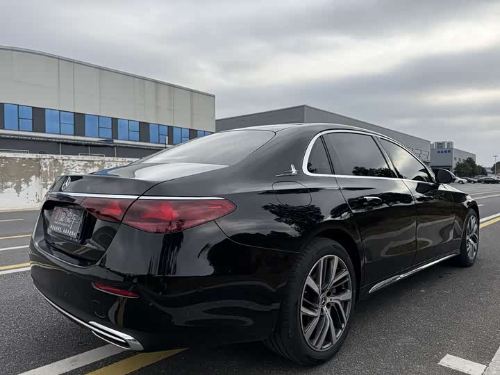 Фото 5 - Mercedes-Benz E-Class