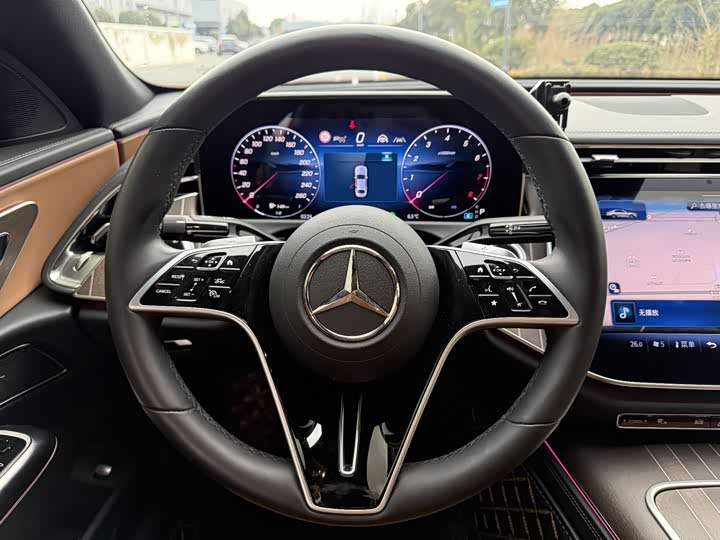 Фото 7 - Mercedes-Benz E-Class
